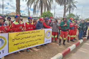 عمال "أوزون" يطالبون بصرف الأجور