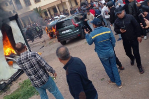اندلاع حريق بمعرض لبيع السيارات