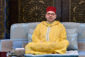 الملك يترأس حفل إحياء ليلة القدر ويصلي العشاء والتراويح "جلوسا"