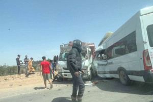 الاصطدام بشاحنة يصرع سائق حافلة