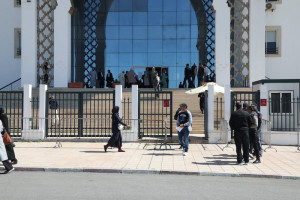 "قائد تمارة" يقدم شهادة عجز .. والمتهمة تنفي معرفة هوية المسؤول
