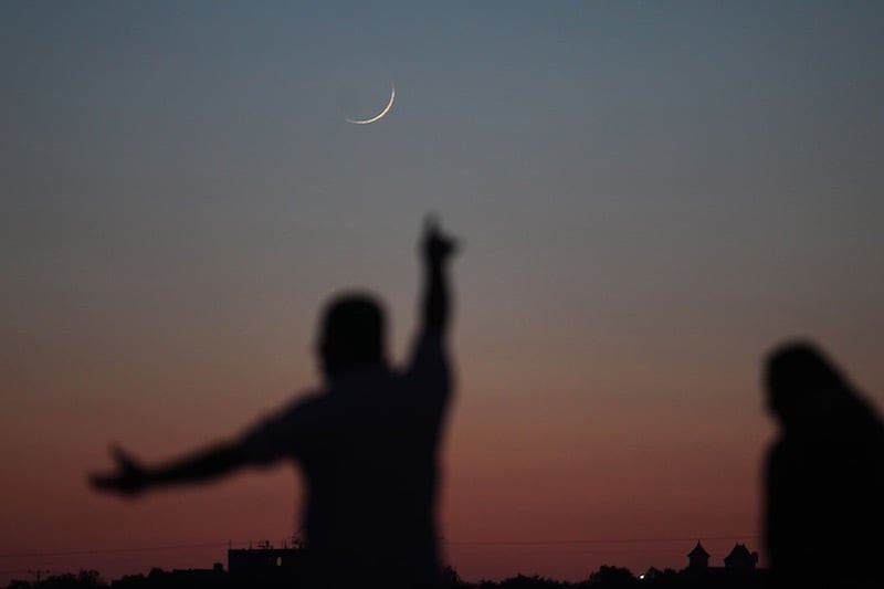 الدول العربية والإسلامية تنقسم حول أول أيام عيد الفطر 2025