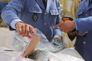 الجمارك المغربية تحقق في تناسل مستودعات "المعسل" المهرب
