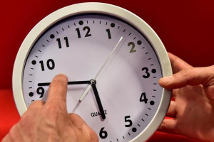 موعد رجوع المغاربة إلى "غرينيتش+1"
