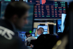 هبوط الأسهم الأوروبية عند الافتتاح