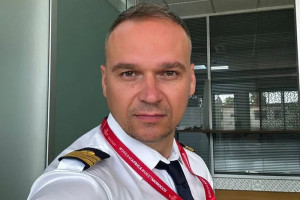طيار يعتذر بعد نشر "خرقة البوليساريو"