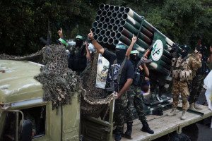 صواريخ القسام تقصف "نير إسحاق"
