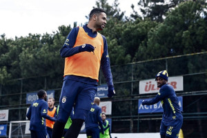 "مورينيو" يجدد الثقة في النصيري