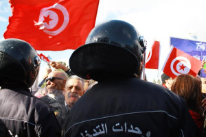 تونس تُصدر أحكاما ثقيلة على معارضين