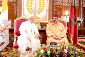 الملك ينعى البابا ويستحضر زيارته للمغرب