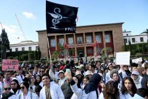 طلبة الطب والصيدلة يدعون وزير الصحة إلى التجاوب مع "محضر التسوية"