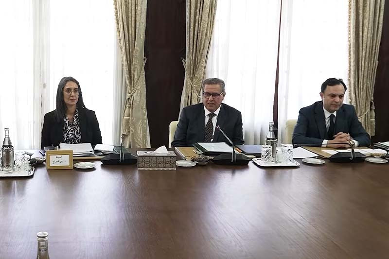 الحكومة وزيادة أجور الموظفين