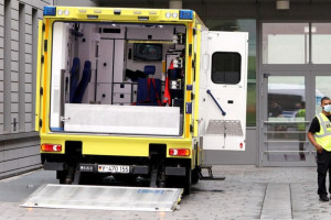 ألمانيا .. امرأة تلد طفلا في مرآب سيارات مستشفى بعد رحلة طارئة