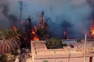 ‪ حريق يأتي على جزء من واحة تغجيجت‬