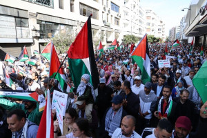 شباب بالدار البيضاء ينددون بالعدوان الإسرائيلي ويطالبون بإسقاط التطبيع