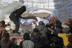 "حماس" ترفض الابتزاز بالمساعدات